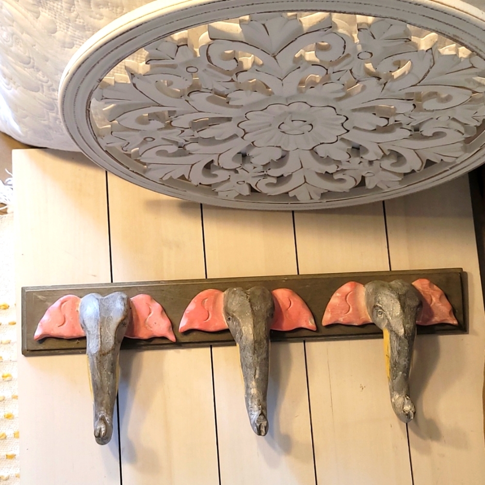 Adorable Elephant 🐘 Shabby Chic Wooden Three (3) Coat Hook Hanger